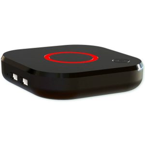 Mag 424 — Zwarte ontvanger met rode ring, schuin van bovenaf met twee USB-poorten aan de zijkant.