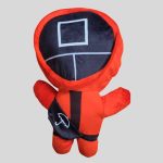 Squid game knuffel 43cm vierkant
