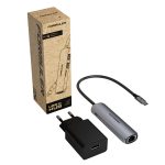 Formuler USB-C hub met voedingsadapter naast de verpakking
